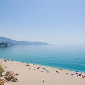 https://burriana-playa-ronda-nerja-canovas.hotelsinnerja.org